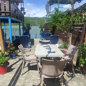 Erda Lakeside Bed & Breakfast